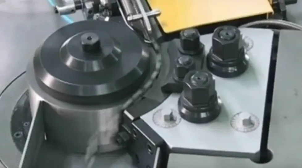 planetary nail thread rolling dies working on rolling machine.png